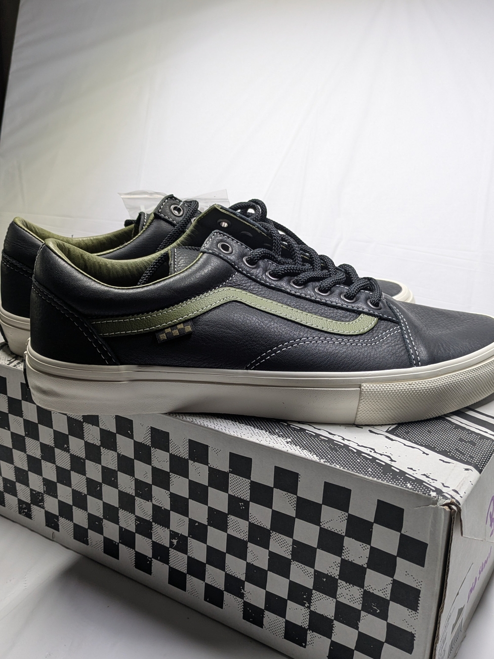 Vans Men’s Black Low-Top Sneakers with Olive Green Stripe